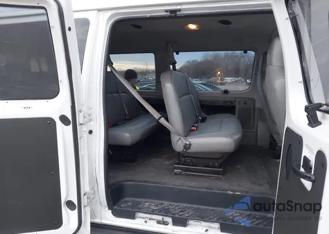 2011 Ford E-350 Super Duty Xl z USA, uszkodzony, nr VIN 1FBSS3BL7BDB31423